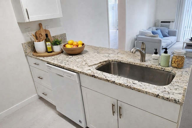 Building Photo - 1100 Turner St