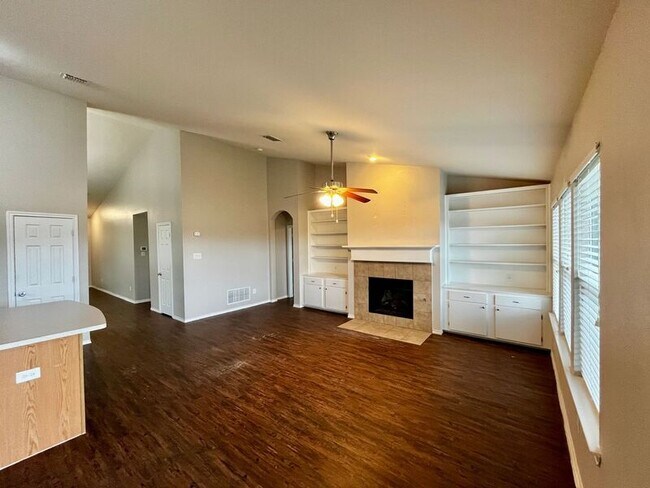 Building Photo - 212 Freedom Trl