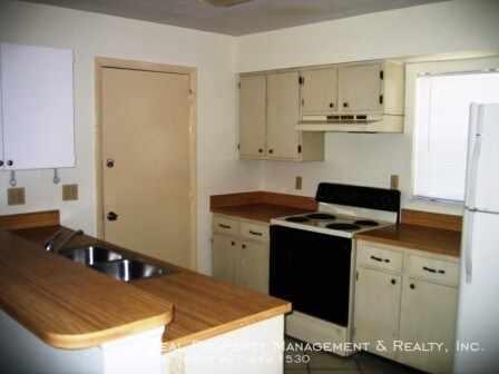 Building Photo - Nice 2 BR / 2 BA In Green Briar Village