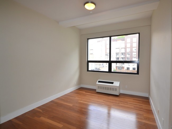 Building Photo - 205 N 8th St
