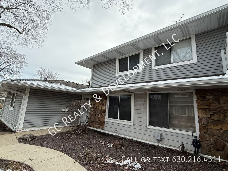 Primary Photo - *** COMMUTER FRIENDLY / W&D IN UNIT / SMAL...