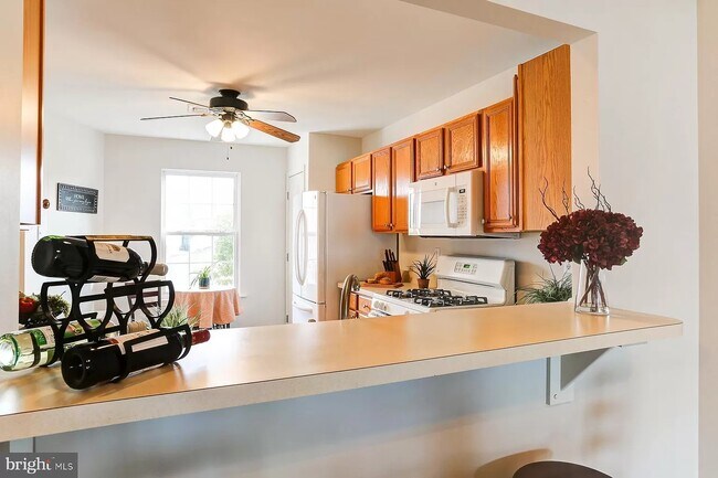 Building Photo - 1083 Wooded Pond Dr