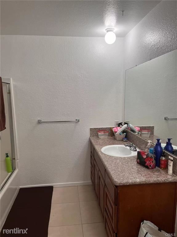 Building Photo - 3 br, 2 bath Townhome - 749 W Bagnall St