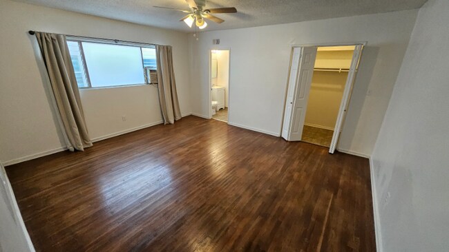 Foto del edificio - 8315 Clinton Ave