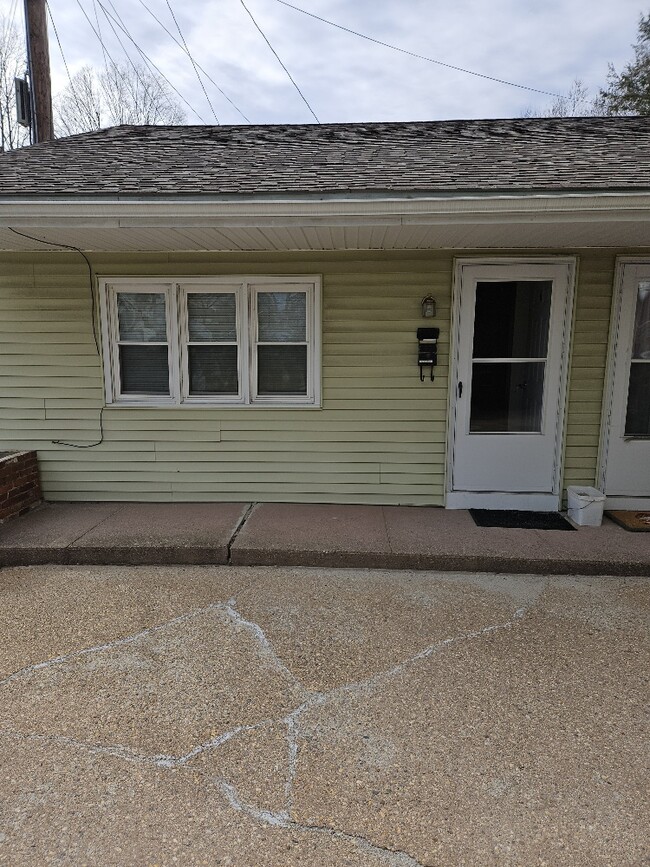 Building Photo - 70 Elm St