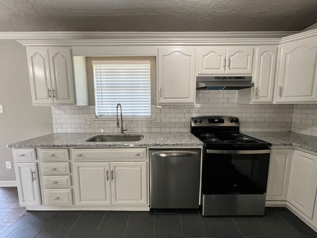 Foto del edificio - 6408 NW Oak Ave