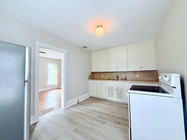 Building Photo - 900 W Parker St