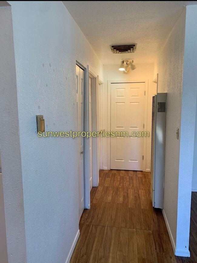 Building Photo - 1501 Saiz Ln