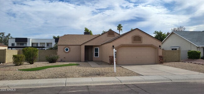 Building Photo - 15025 N 60th Dr