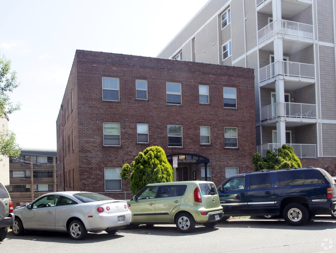 Primary Photo - Lauriston Apartments