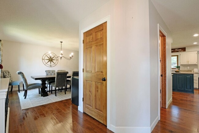 Building Photo - Beautiful 4-Bedroom Home in Vadnais Height...
