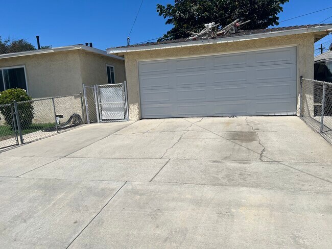 Foto del edificio - 11828 State St