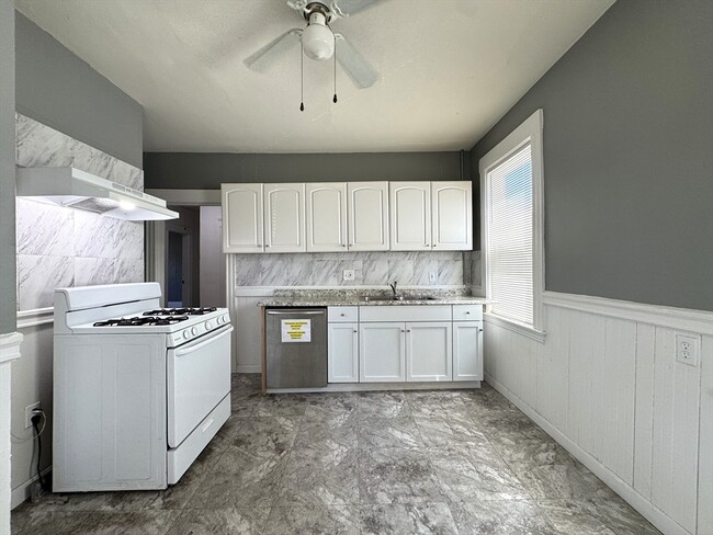 Building Photo - 272 Tremont St