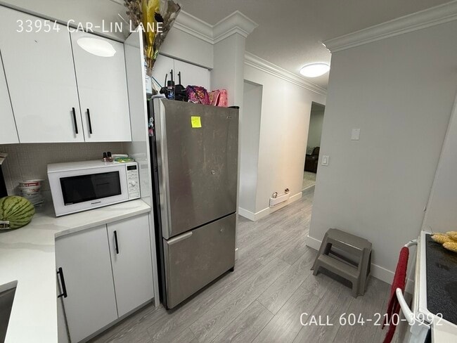 Building Photo - Updated Duplex