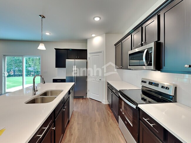 Building Photo - 3850 Chivalry Dr