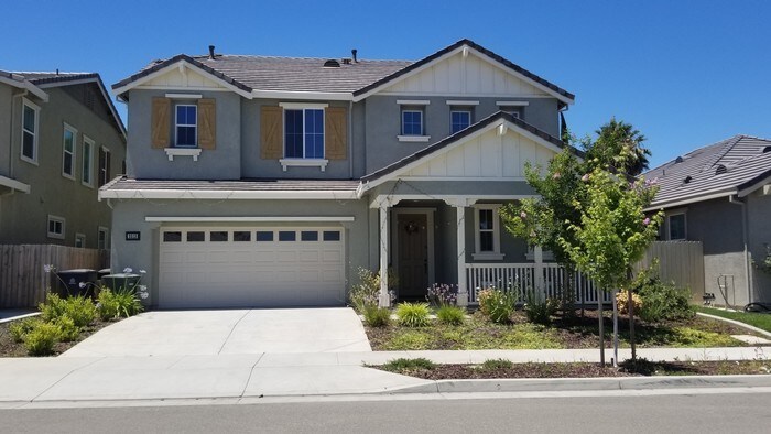 Primary Photo - Tracy Former Model Style Home 4 Bedrooms, ...