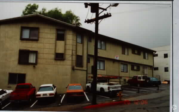 Primary Photo - 2001 N Ivar Ave