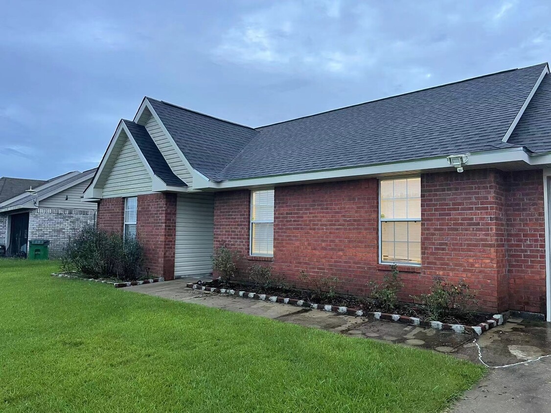 2312 Paula Cir, Ocean Springs, MS 39564 House Rental in Ocean Springs