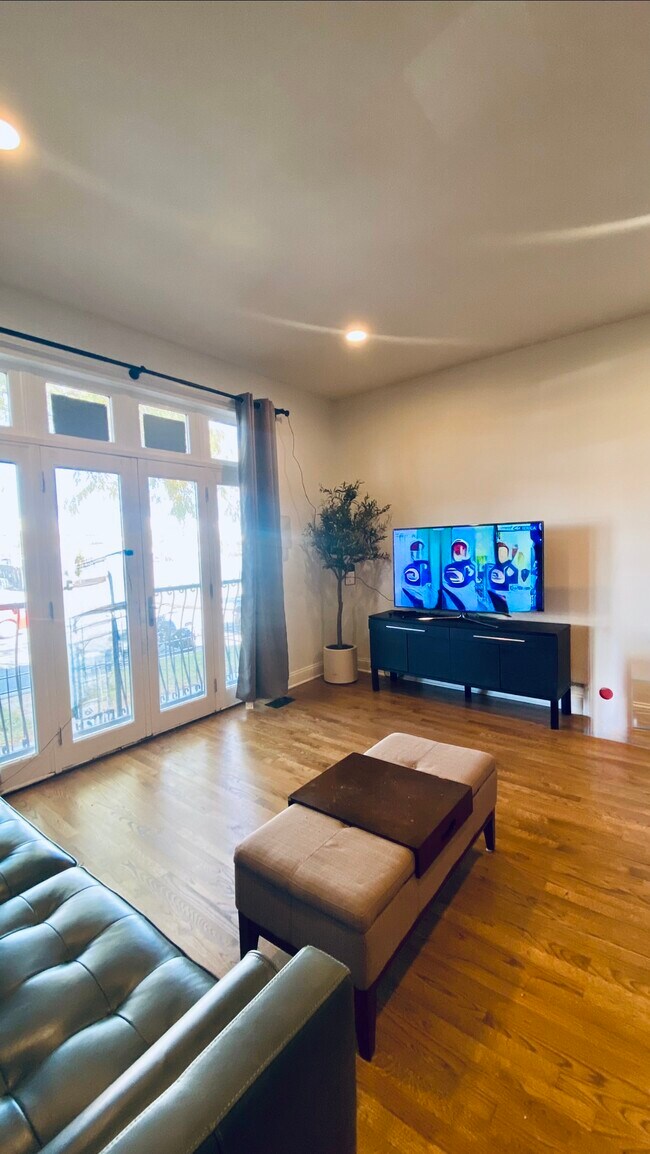 Foto del edificio - 2337 W Maypole Ave