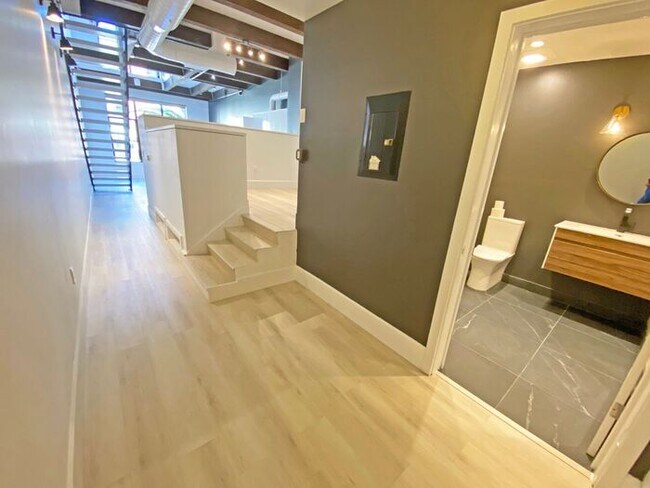 Foto del edificio - LUXURY Living at Santana Row! Private Cond...