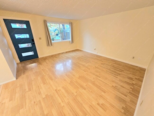 Building Photo - 7323 SE Rural St