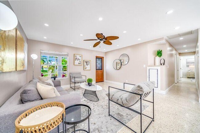 Building Photo - 6933 Bayshore Dr