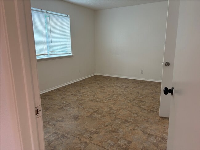 Building Photo - 6800 Trendal Ln