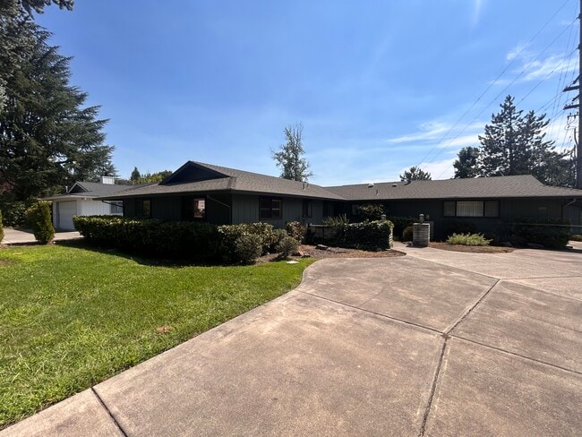 Building Photo - 2100 Hobert St