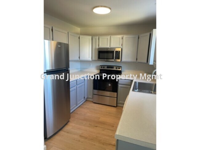 Foto del edificio - Completely Remodeled Townhome!!