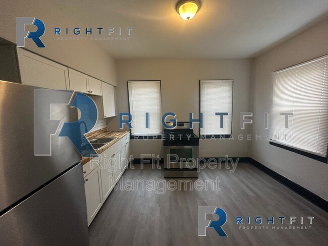 Building Photo - 110 Bluecrest Ave