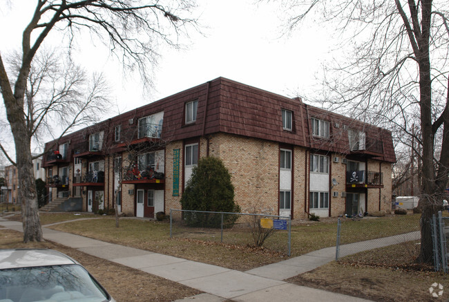 Building Photo - Pleasant Apartments