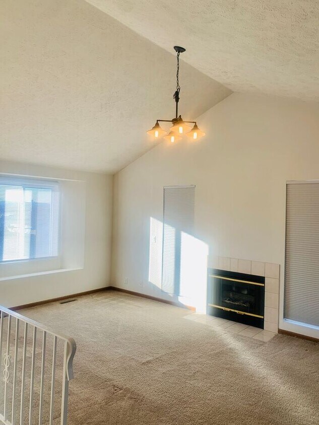Spacious Duplex with Gas Fireplace and Fin... House Rental in Omaha, NE