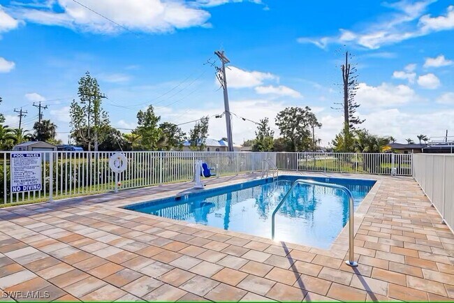 Foto del edificio - 5126 Coronado Pkwy