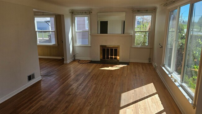 Building Photo - Great Shadle Home With Fenced Yard and Det...