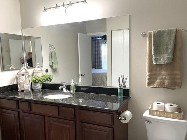 Building Photo - 2 bedroom in Bloomingdale IL 60108