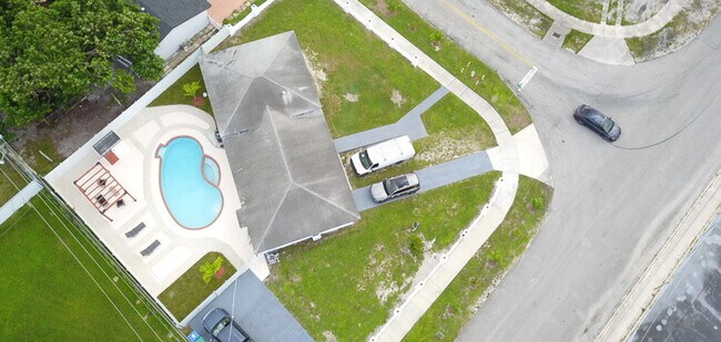 Foto del edificio - 1070 NW 193rd St