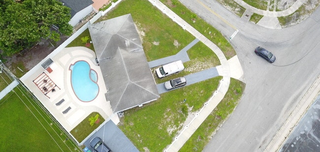 Building Photo - 1070 NW 193rd St