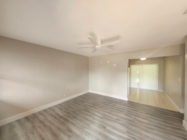 Foto del edificio - 4972 SW 93rd Ave