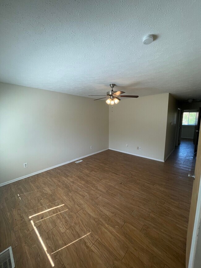 Building Photo - 4156 Mellis Dr