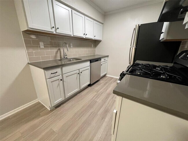 Foto del edificio - 2211 Lawnmont Ave