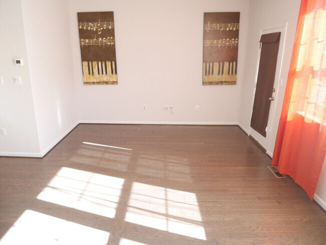 Building Photo - MUST SEE! Three Bedroom & Three and Half B...