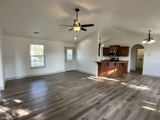 Building Photo - 3 br, 2 bath House - 121 La Vista Drive