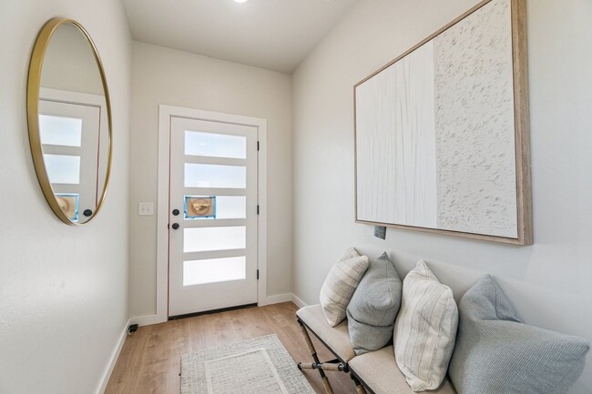 Photo - New tenant incentive! Receive ($1200 CREDIT) applied to 2nd month's rent! Don’t miss your chance!! Townhome