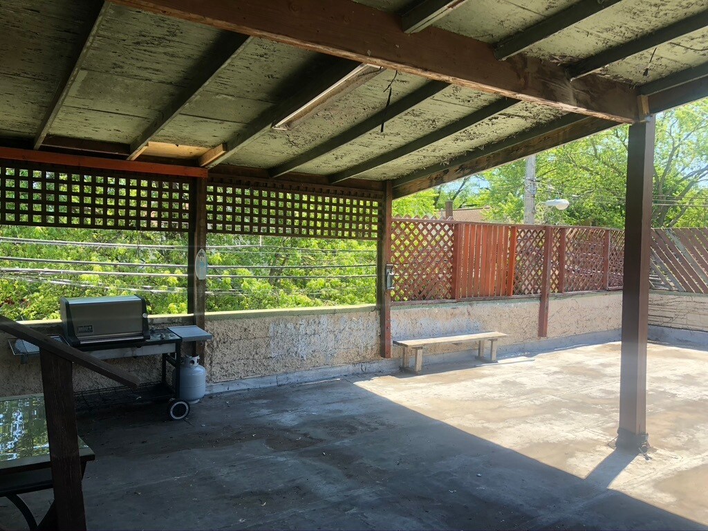 Primary Photo - 1415 W Devon Ave