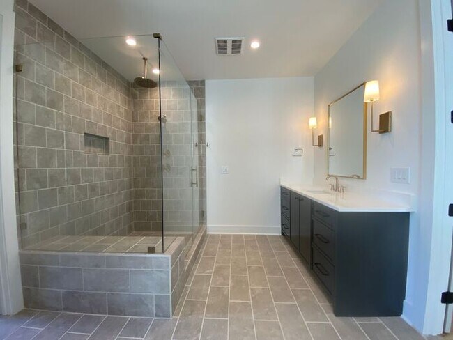 Foto del edificio - Beautiful New House in West Nashville - Hi...