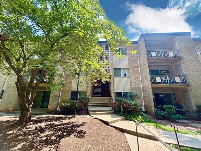 Building Photo - Cozy Oasis in Rockville!