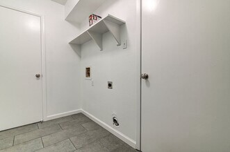 Building Photo - 1605 Dale Cove