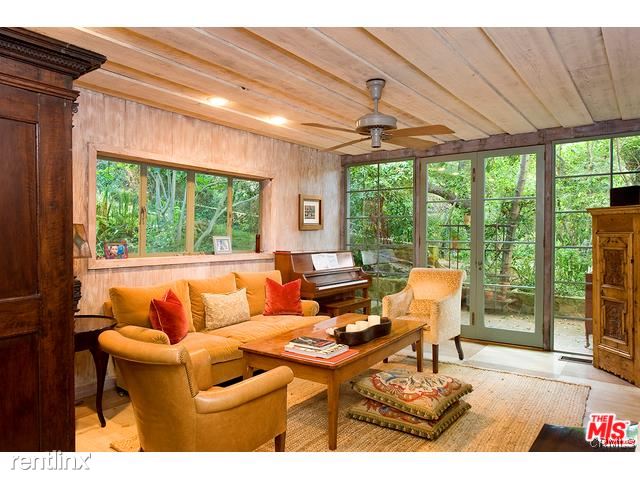 Foto del edificio - 2227 Mandeville Canyon Rd