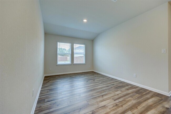 Building Photo - 201 Fairmeadow Downs Dr