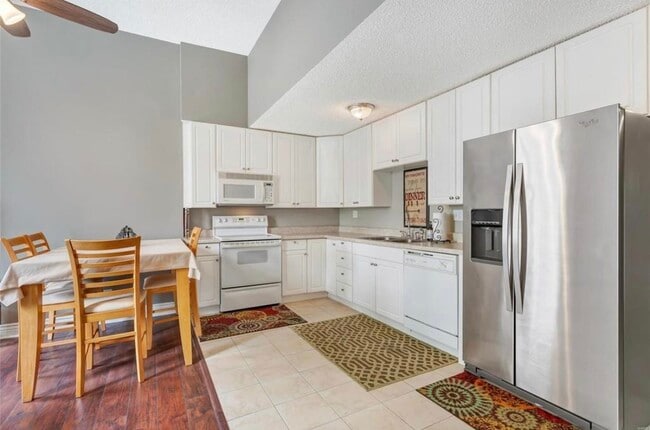Dining Area & Kitchen - 1119 Dolman St